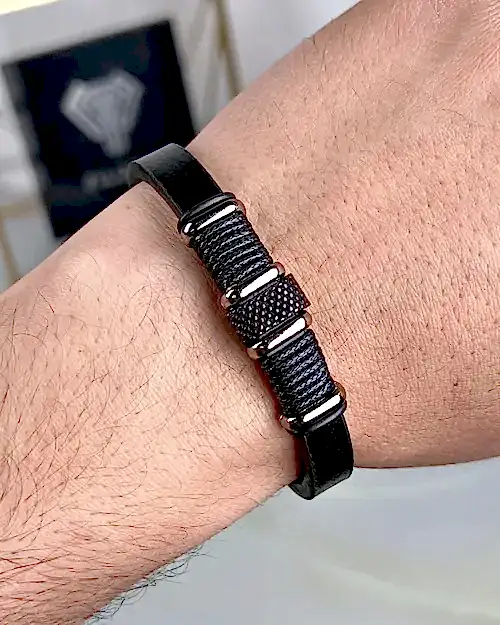 Mıknatıslı Siyah Deri Bileklik