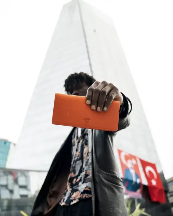 Turuncu Cüzdan Tutamaçlı Telefon Bölmeli 2028