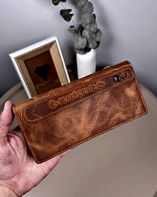 Telefon Bölmeli Cüzdan Hakiki Deri – El Tutamaçlı Fındık Renk | 2028