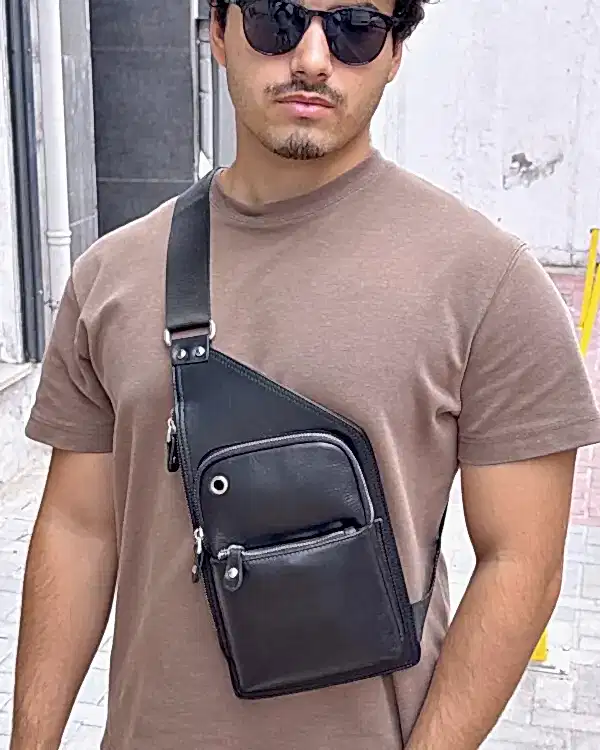 Erkek Çapraz Askılı Deri Çanta – Parlak Siyah Hakiki Deri | 2099