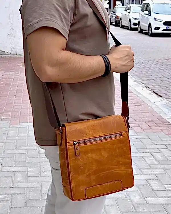 Askılı Erkek Çanta – Taba Hakiki Deri, Askı Kayışlı | 2111