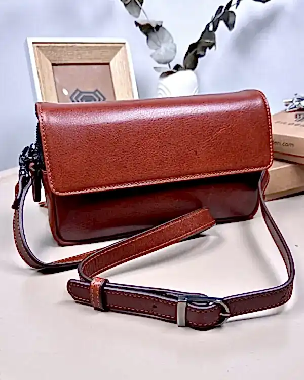 Hakiki Deri Askılı Çanta – Taba Renk, Mıknatıslı | 2107